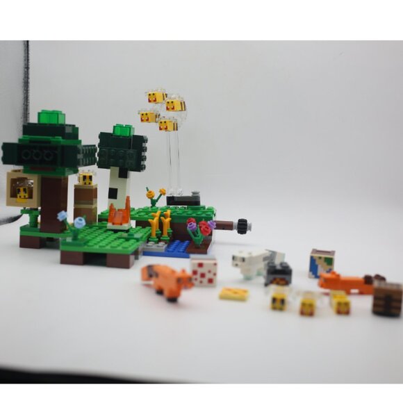 Minecraft The Bee Farm - Incomplete (does not include people) - Picture 9 of 11